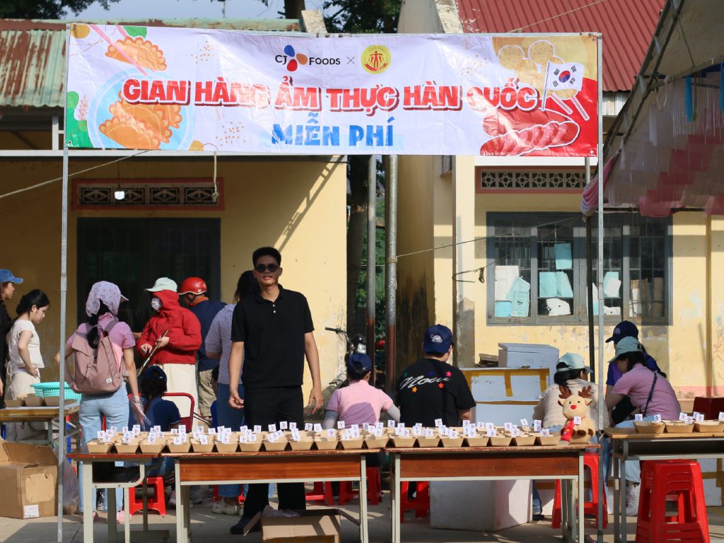 CJ Foods Việt Nam tiếp nối hành trình trao yêu thương đến trẻ em Xã Tà Đùng, Lâm Đồng